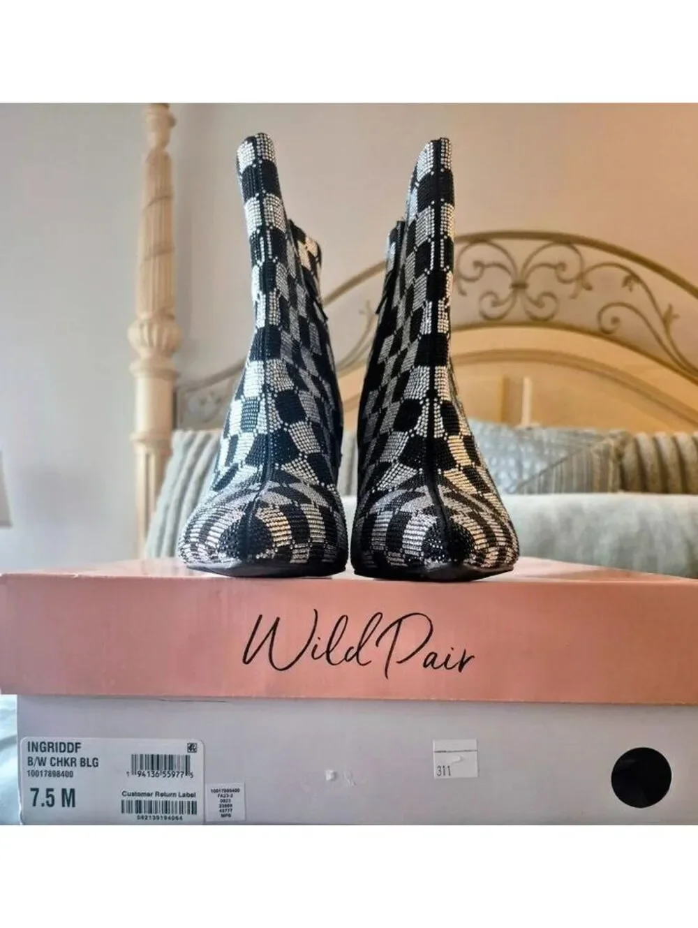 NEW Wild Pair Ingridd Rhinestone Ankle Boots Bling Block Heel Size 7.5 NWOB